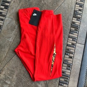 NIKE TIGHT FIT LEGGINGS